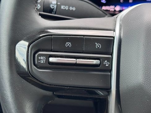 Used 2024 Chevrolet Colorado ZR2 w/ Technology Package AWD/4WD image 9