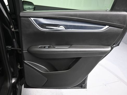 Used 2017 Cadillac XT5 Luxury w/ LPO, Wheel Lock Package image 32