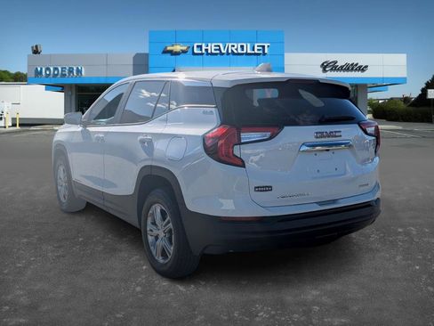 Used 2024 GMC Terrain SLE image 7