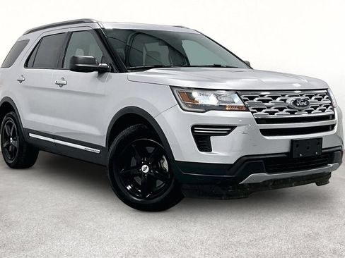 Used 2019 Ford Explorer XLT FWD image 1