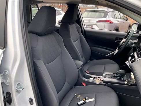 Used 2026 Toyota Corolla Cross LE w/ Moonroof Package image 9