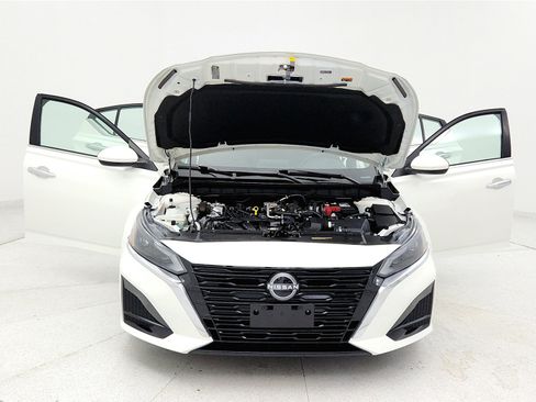 Used 2023 Nissan Altima 2.5 SV image 12