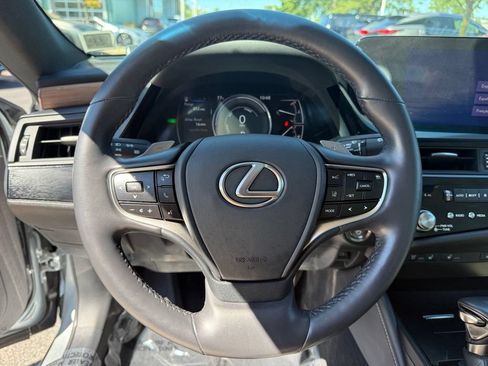 Used 2024 Lexus ES 300h w/ Premium Package FWD image 9