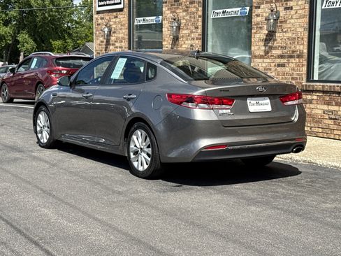 Used 2018 Kia Optima LX w/ 17" Alloy Wheels Package FWD image 3