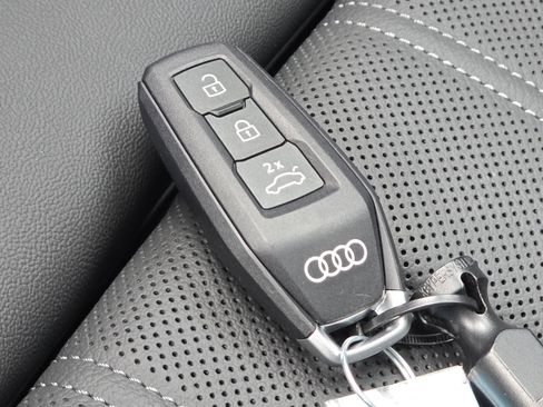 New 2025 Audi Q5 Premium Plus w/ Premium Plus image 44