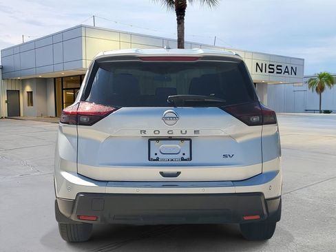 Used 2024 Nissan Rogue SV FWD image 5
