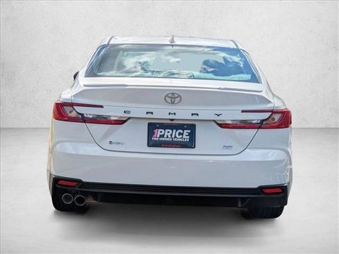 Used 2025 Toyota Camry SE image 6