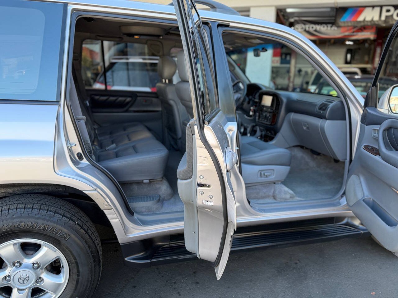 Used 1999 Toyota Land Cruiser w/ Leather Trim Pkg AWD/4WD image 70