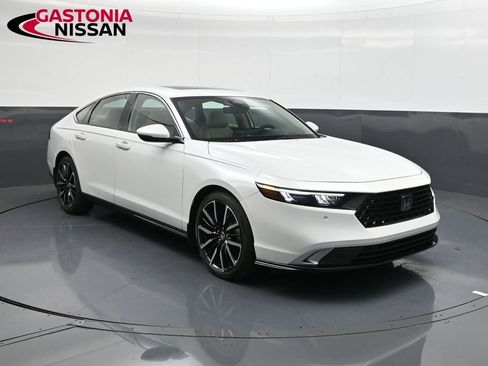Used 2024 Honda Accord Touring image 2