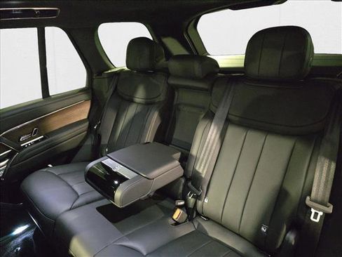 New 2025 Land Rover Range Rover SE image 14