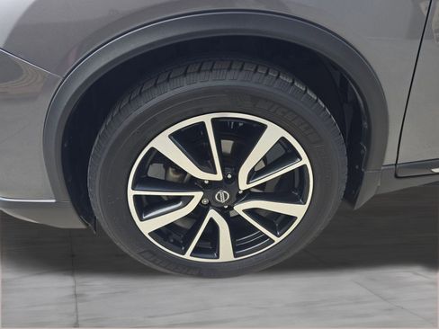 Used 2018 Nissan Rogue SL w/ Premium Package image 11