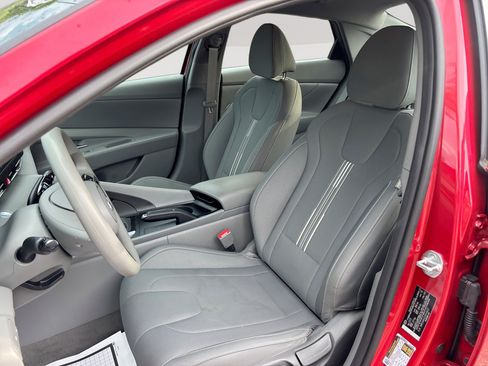 Used 2023 Hyundai Elantra SEL w/ Preferred Accessory Package FWD image 13