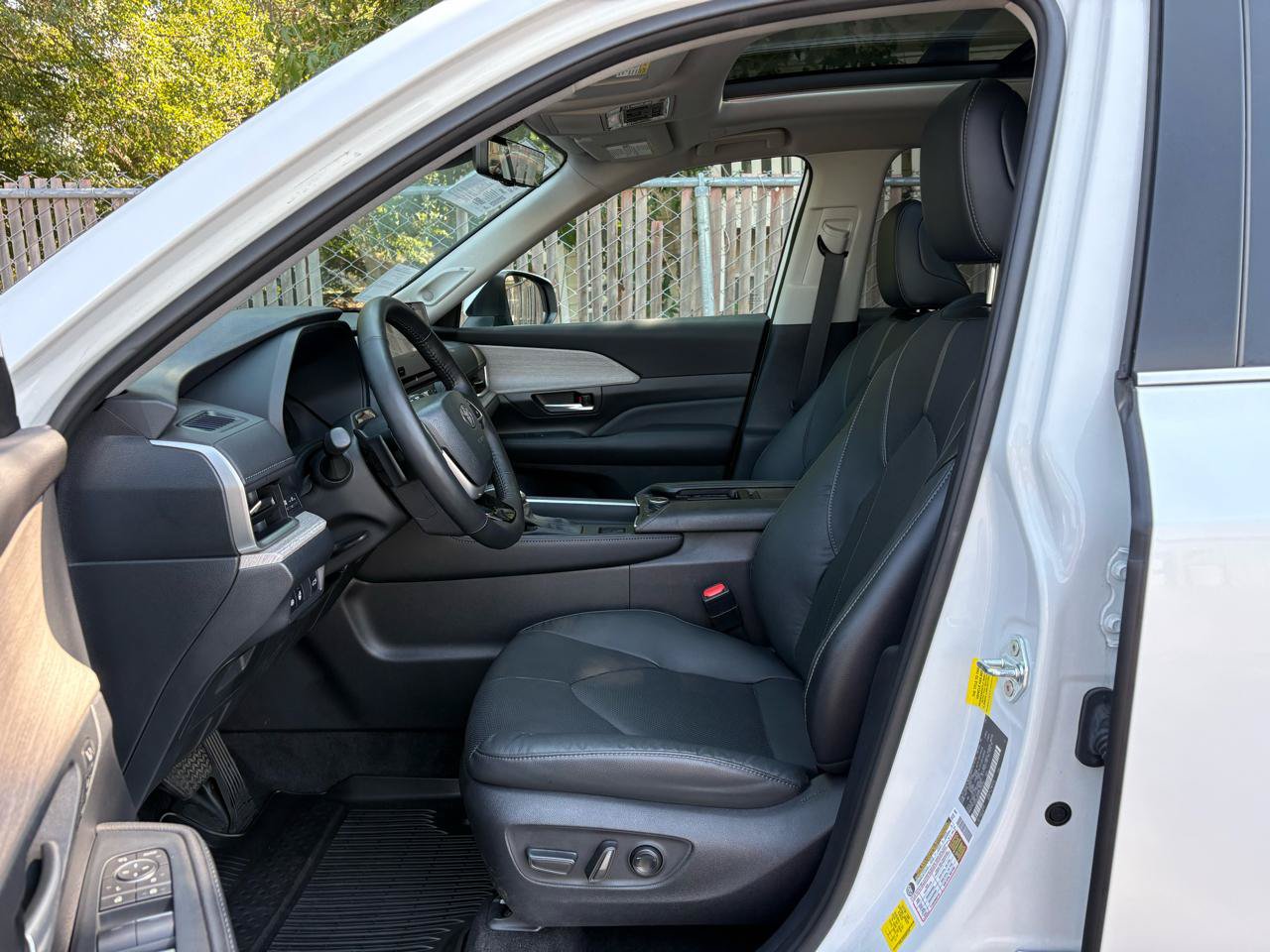 Used 2024 Toyota Grand Highlander AWD image 4