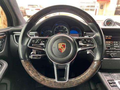 Used 2015 Porsche Macan Turbo image 10