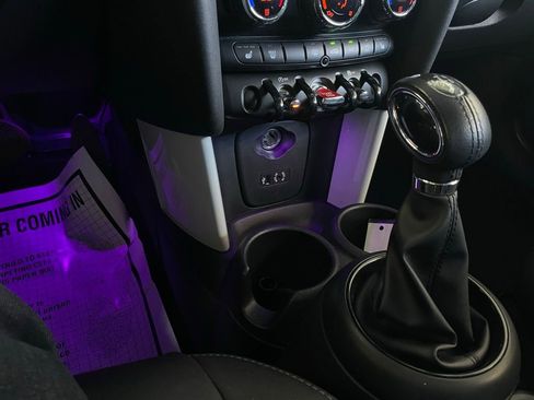 Used 2018 MINI Cooper 2-Door Hardtop image 39