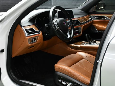 Used 2018 BMW ALPINA B7 xDrive image 21