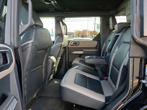 Used 2023 Ford Bronco Wildtrak image 10