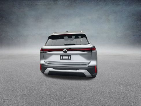 New 2025 Volkswagen Tiguan SE image 18