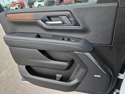 Used 2025 GMC Yukon Denali image 13