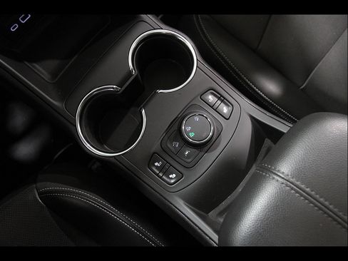 Used 2022 GMC Terrain SLT w/ Infotainment Package II AWD/4WD image 15