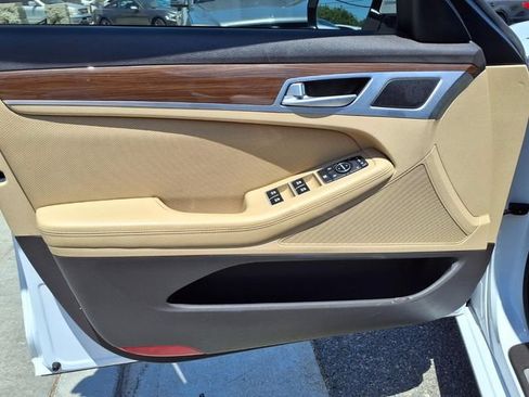 Used 2015 Hyundai Genesis 3.8 RWD image 15