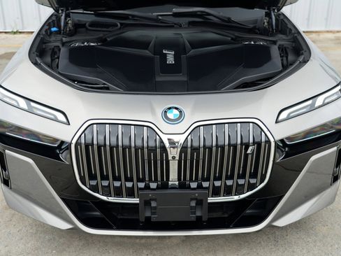 Used 2023 BMW i7 xDrive60 image 8