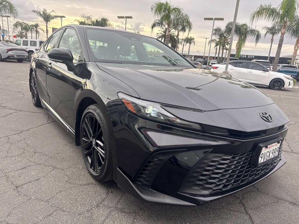 Used 2025 Toyota Camry SE FWD image 5