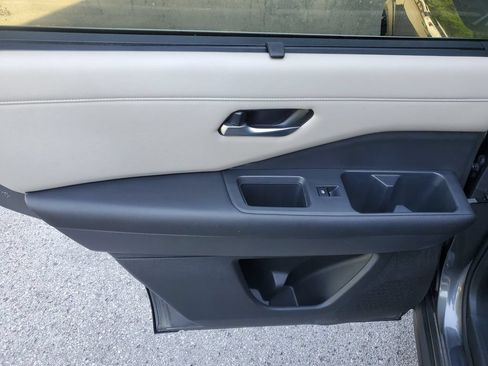 Certified 2023 Nissan Pathfinder SL FWD image 9