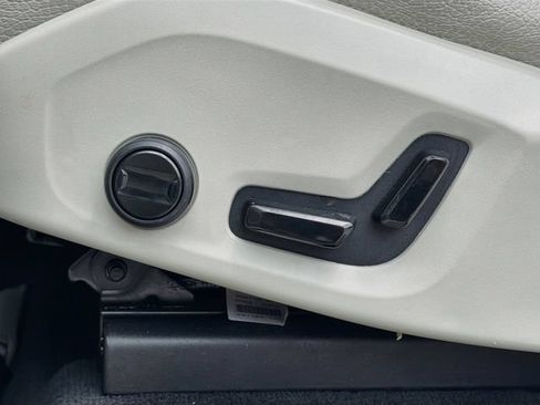Used 2022 Volvo XC60 B5 Momentum w/ Protection Package Premier FWD image 24