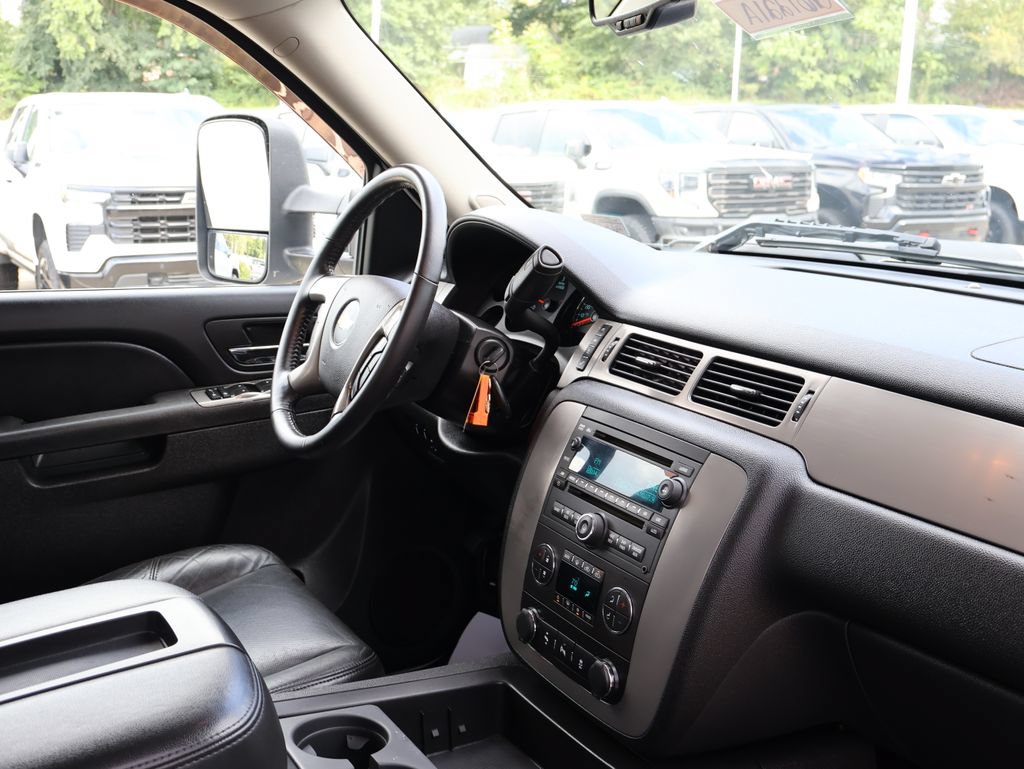 Certified 2014 Chevrolet Silverado 2500 LTZ w/ LTZ Plus Package AWD/4WD image 36