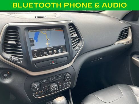 Used 2017 Jeep Cherokee Limited AWD/4WD image 16