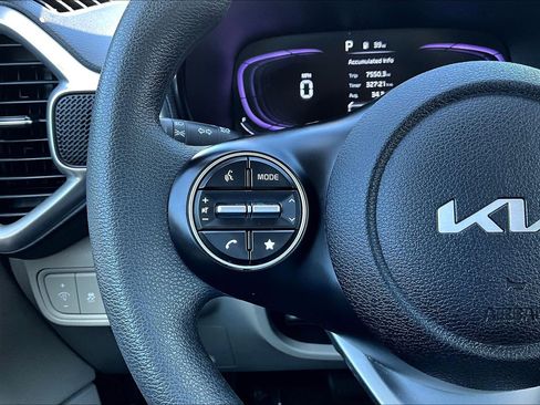 Used 2025 Kia Soul LX FWD image 19