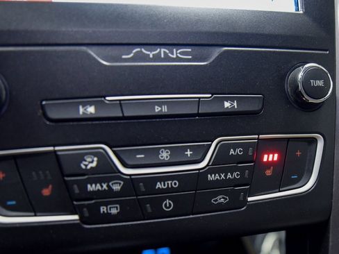 Used 2019 Ford Fusion SEL image 22