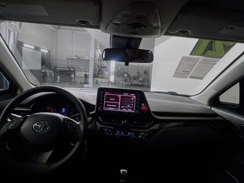 Used 2021 Toyota C-HR LE image 29