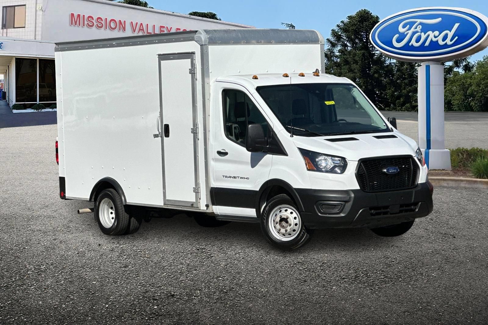 Used 2023 Ford Transit 350 DRW RWD image 2