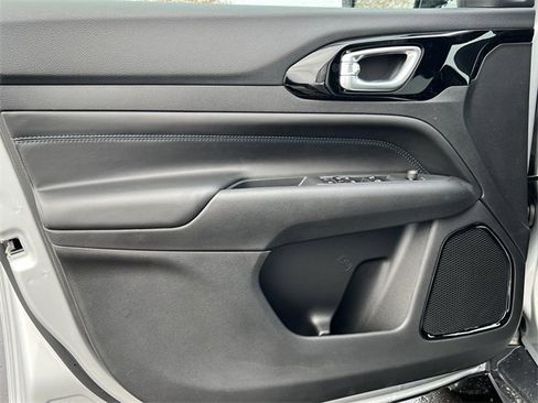 New 2026 Jeep Compass Limited image 11