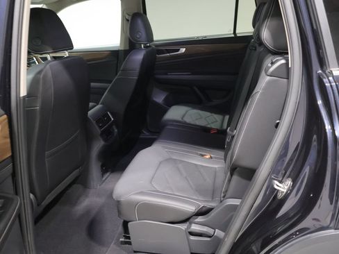 Used 2025 Volkswagen Atlas SE AWD/4WD image 18