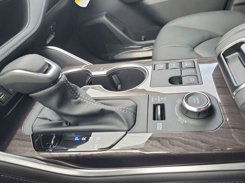 New 2026 Toyota Highlander Limited image 25