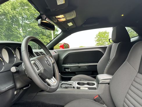 Used 2014 Dodge Challenger R/T w/ Electronics Convenience Group RWD image 16
