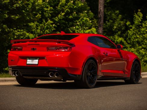 Used 2017 Chevrolet Camaro ZL1 RWD image 19