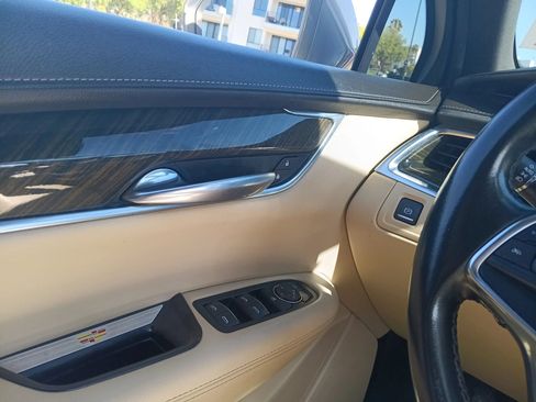 Used 2018 Cadillac XT5 FWD image 23