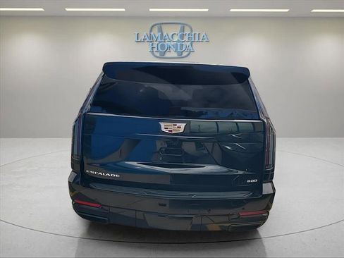 Used 2025 Cadillac Escalade ESV Sport AWD/4WD image 4