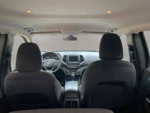 Used 2020 Jeep Cherokee Latitude FWD image 20
