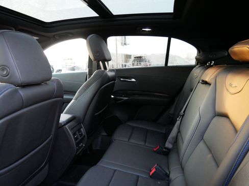 Used 2024 Cadillac XT4 Sport image 7