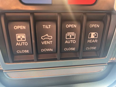 Used 2023 RAM 1500 Laramie AWD/4WD image 29