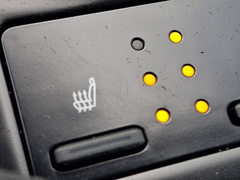 Used 2019 Toyota Camry XLE w/ Navigation Package image 23