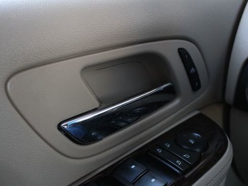 Used 2013 Cadillac Escalade Premium image 7