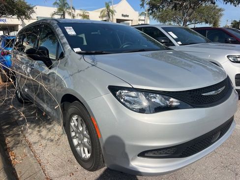 New 2026 Chrysler Voyager LX image 4