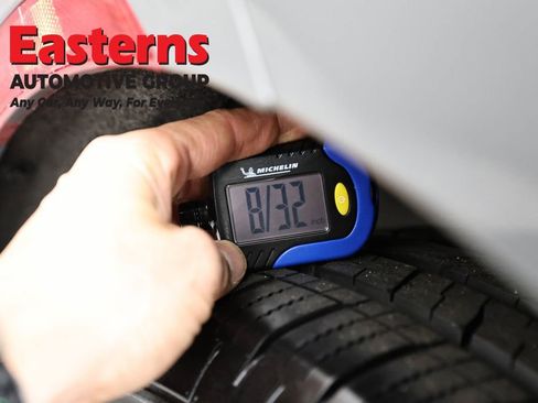 Used 2023 Chrysler Pacifica Touring-L FWD image 30