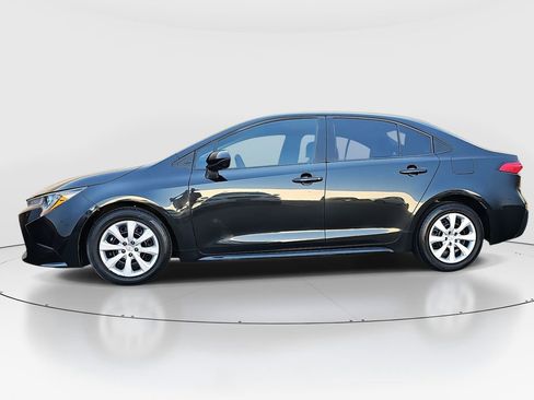 Used 2021 Toyota Corolla LE image 8